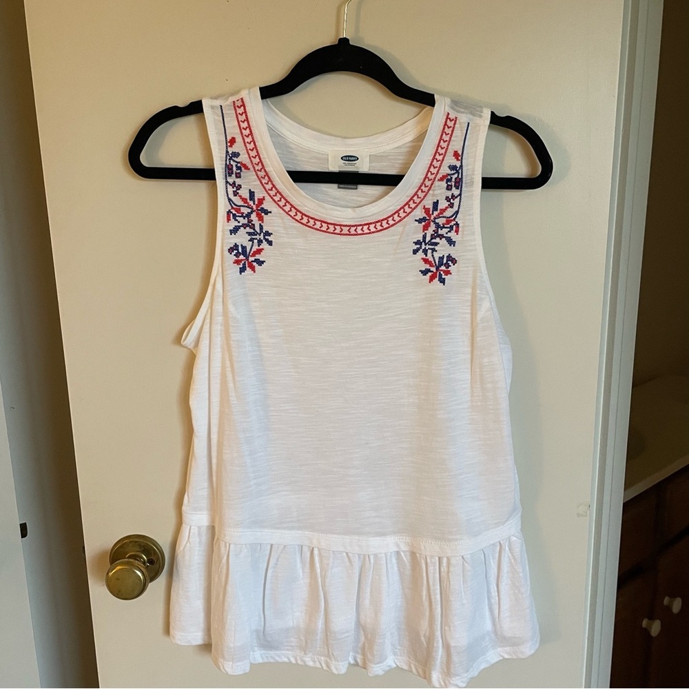 Old navy tank - Picture 1 of 3